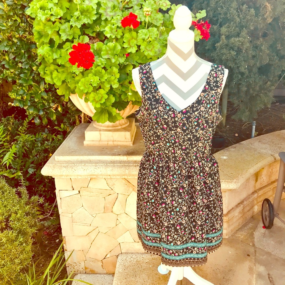 🌸Darling ditsy flower print- side zip dress